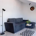 Sea Dance, Apartment