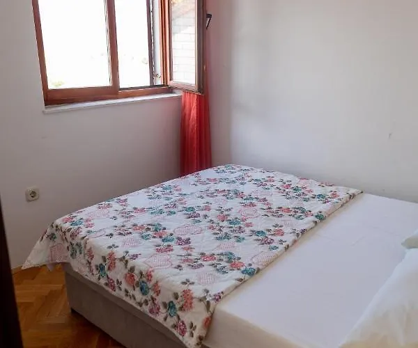 شقة Sea Dance, كورتْشولا