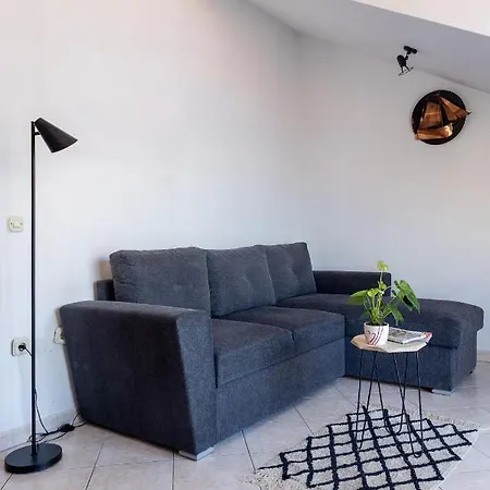 Sea Dance, Apartment