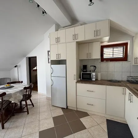 Sea Dance, Apartment